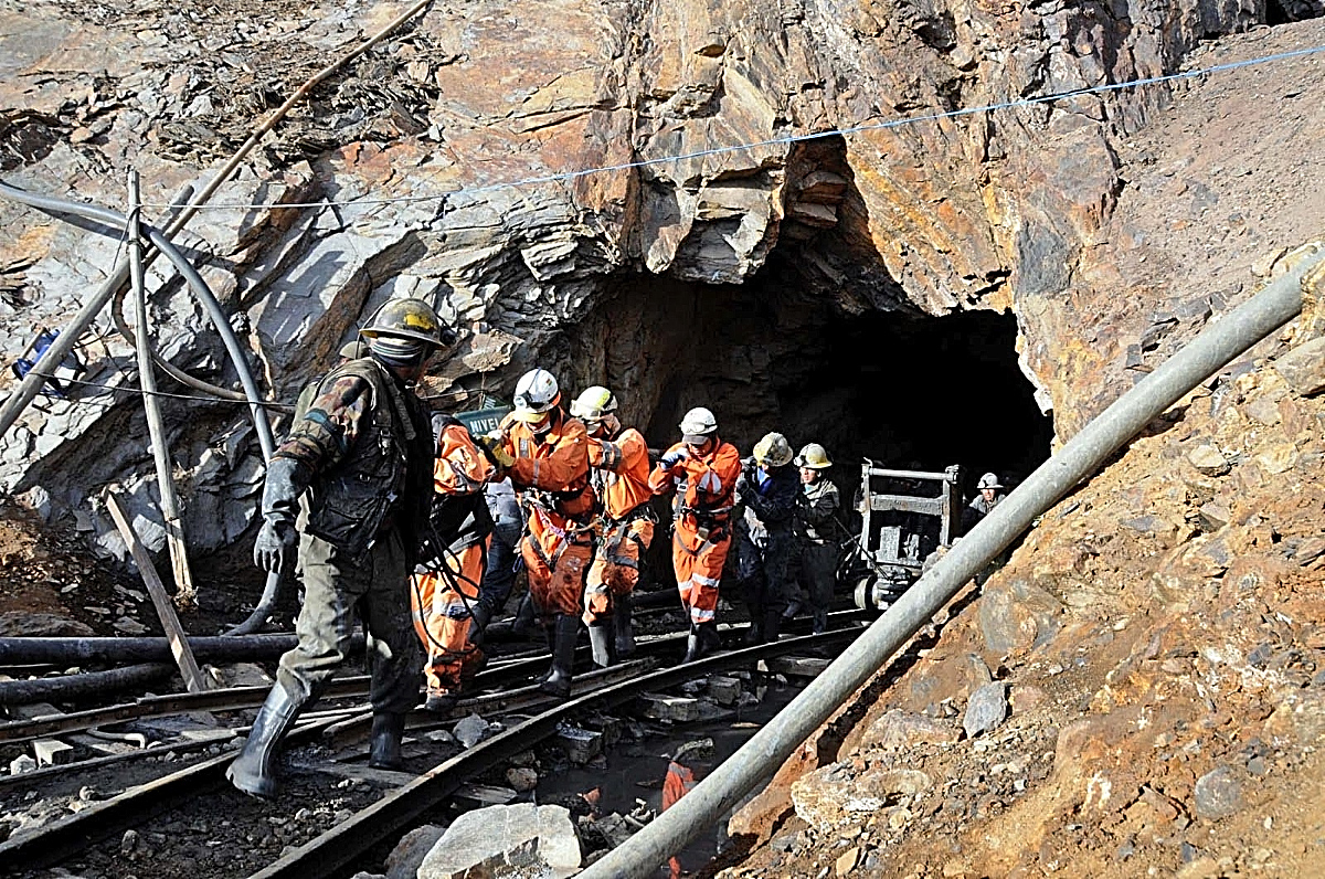 trabajadores mineros