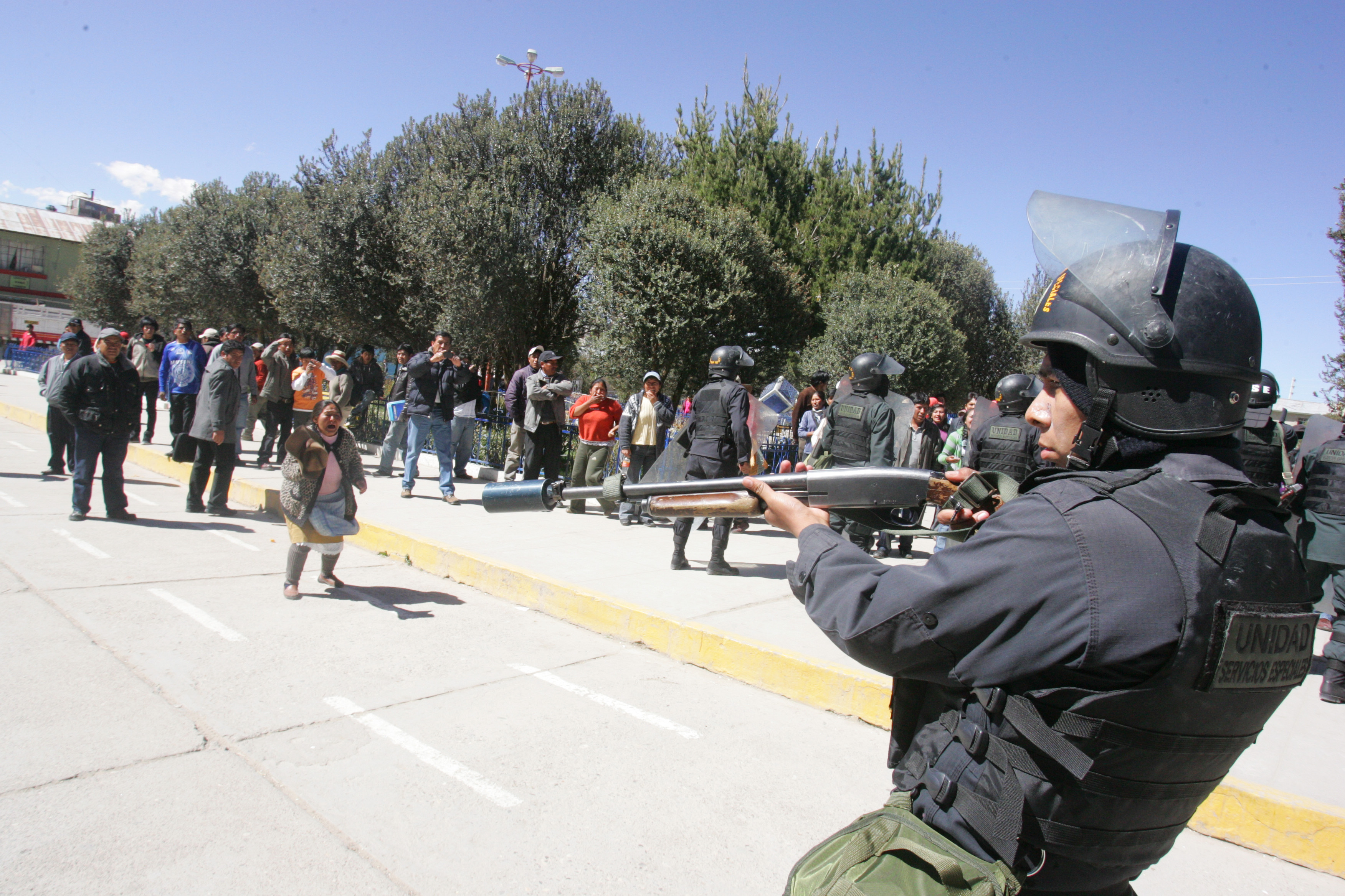 Policía en protesta de Espinar, 2012. Crédito: Miguel Gutiérrez