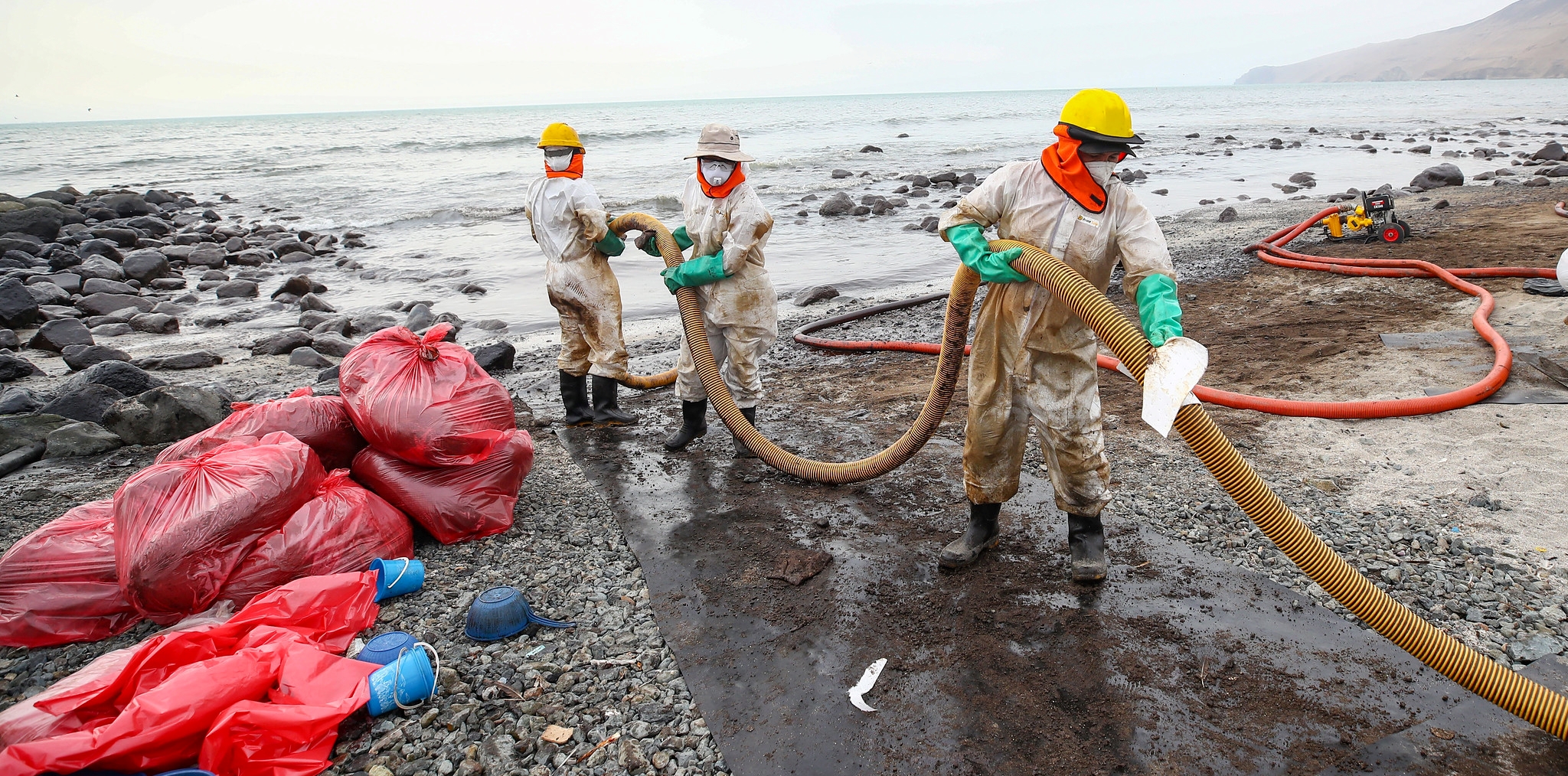Pescadores afectados por derrame de petróleo de Repsol
