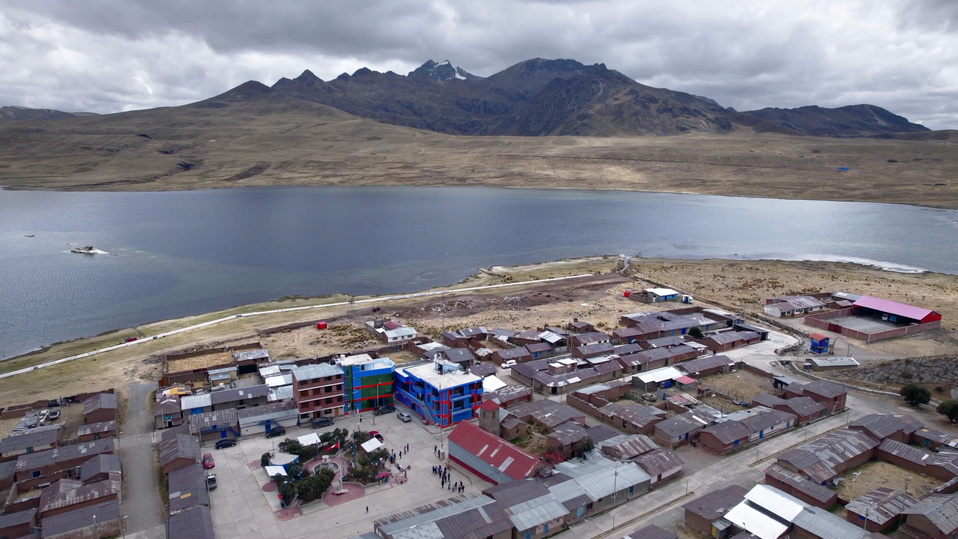 Leyenda: Los habitantes de Marcapomacocha, en Yauli, Junín, serían los primeros afectados de instalarse la mina subterránea. Crédito: Documental La Amenaza de Ariana (2024).