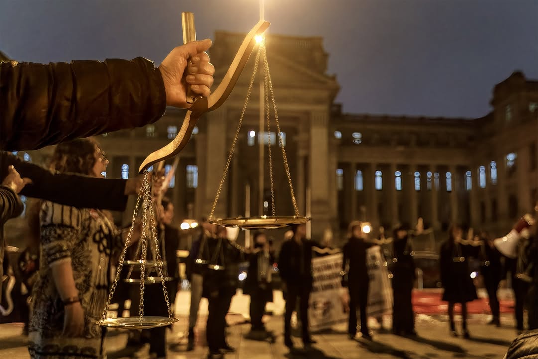 Planton frente al Palacio de Justicia
