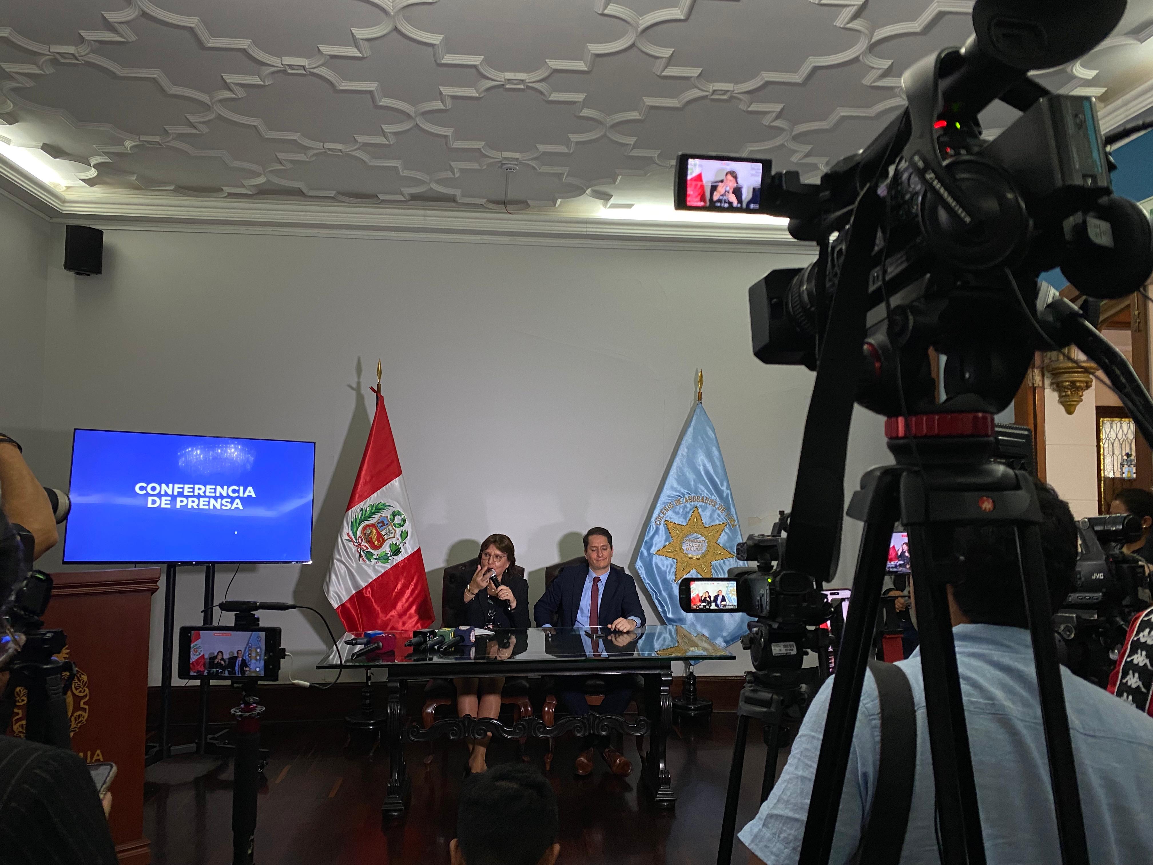 delia espinoza en conferencia