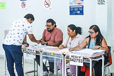 Elecciones Regionales: Candidatos de 7 regiones vulnerables omiten propuestas contra el crimen y El Niño